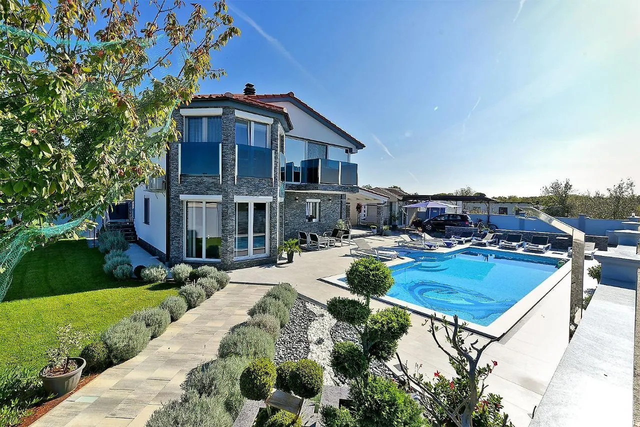 Villa Fazana 1971 0*,